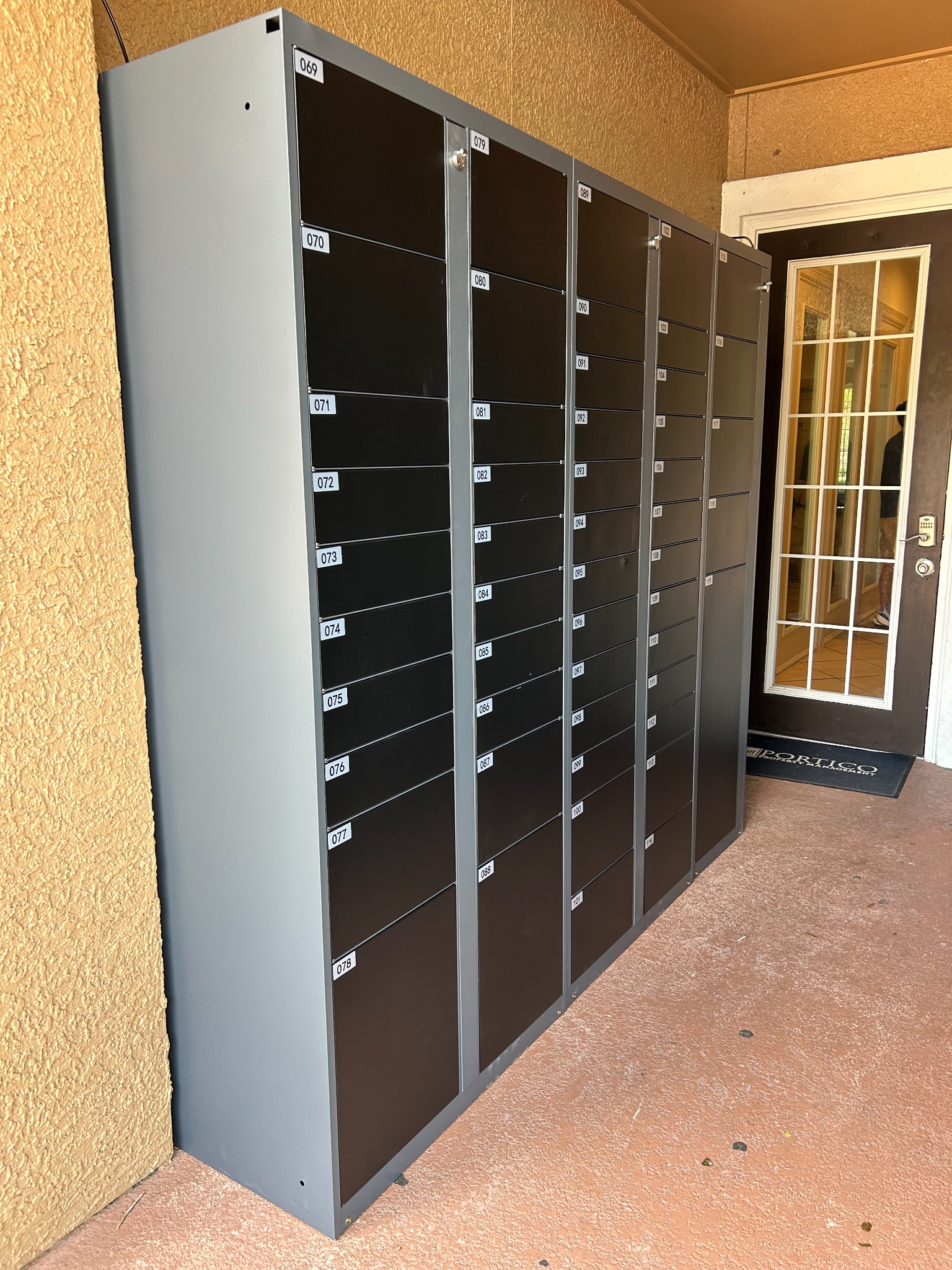 Locker bank at Grandea Bellfort